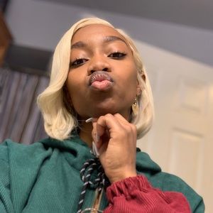 Meet your Posher, Simone